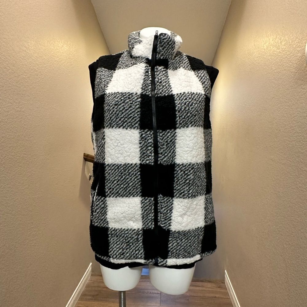 Merokeety XL Woman’s Plush Buffalo Plaid Vest Black White